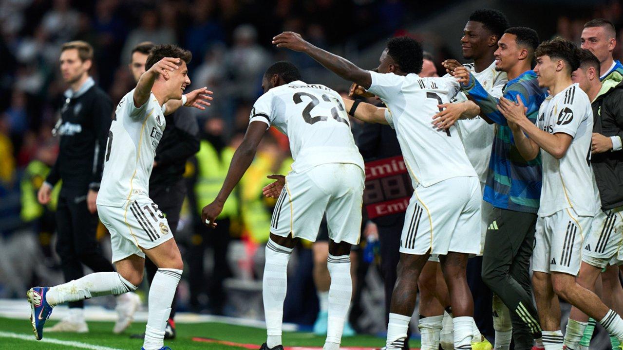 Espantildea- triunfazo del Real Madrid para quedar a un punto del liacuteder Barcelona