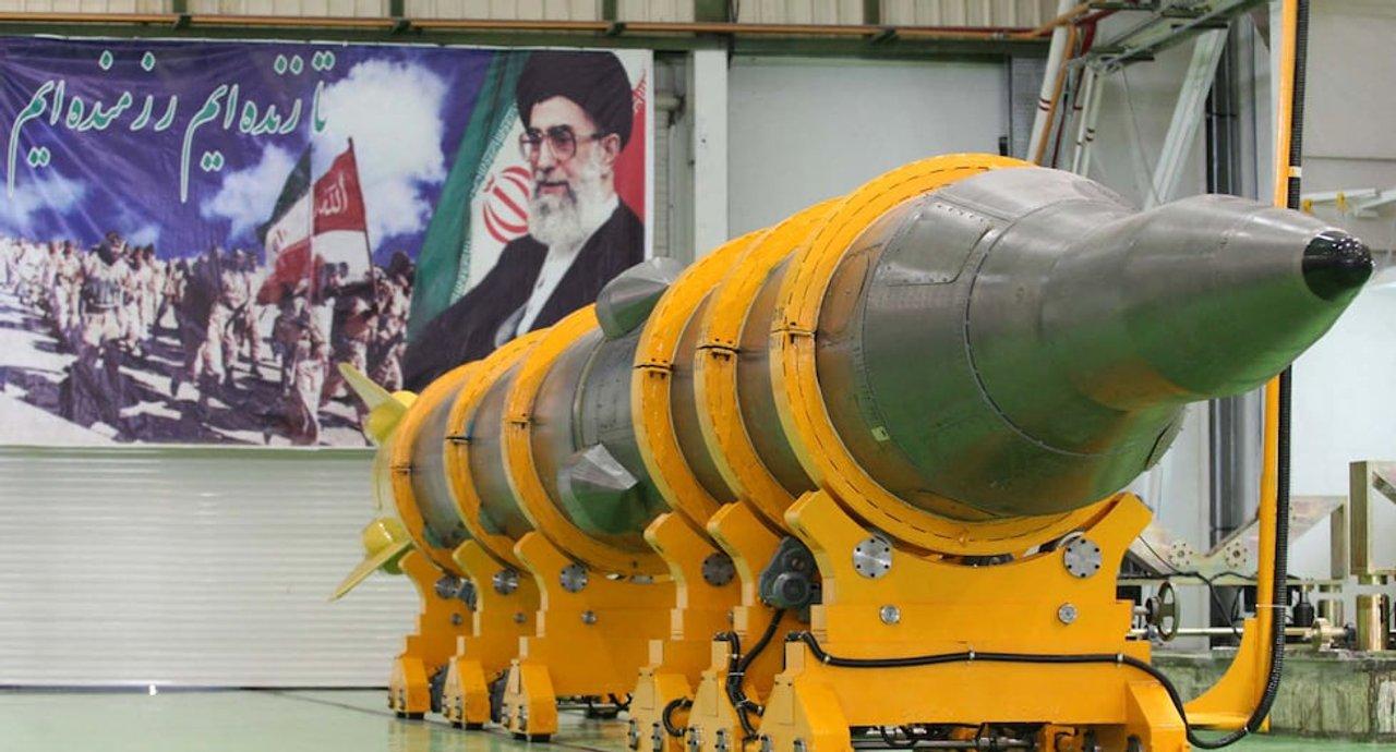 Iraacuten despliega su poder baliacutestico y lanza por primera vez el misil Sejil contra Israel