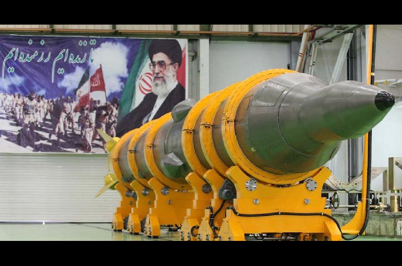 Iraacuten despliega su poder baliacutestico y lanza por primera vez el misil Sejil contra Israel