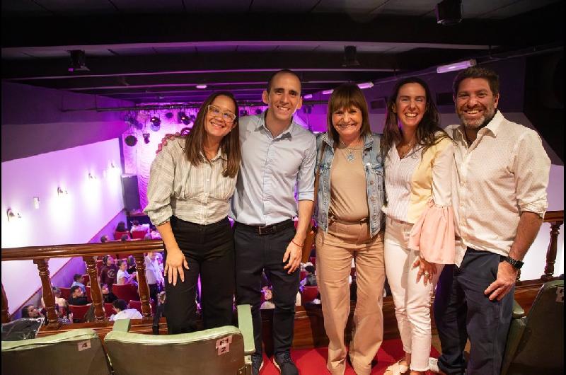 Patricia Bullrich se mostroacute en la calle Corrientes junto al gendarme Nahuel Gallo