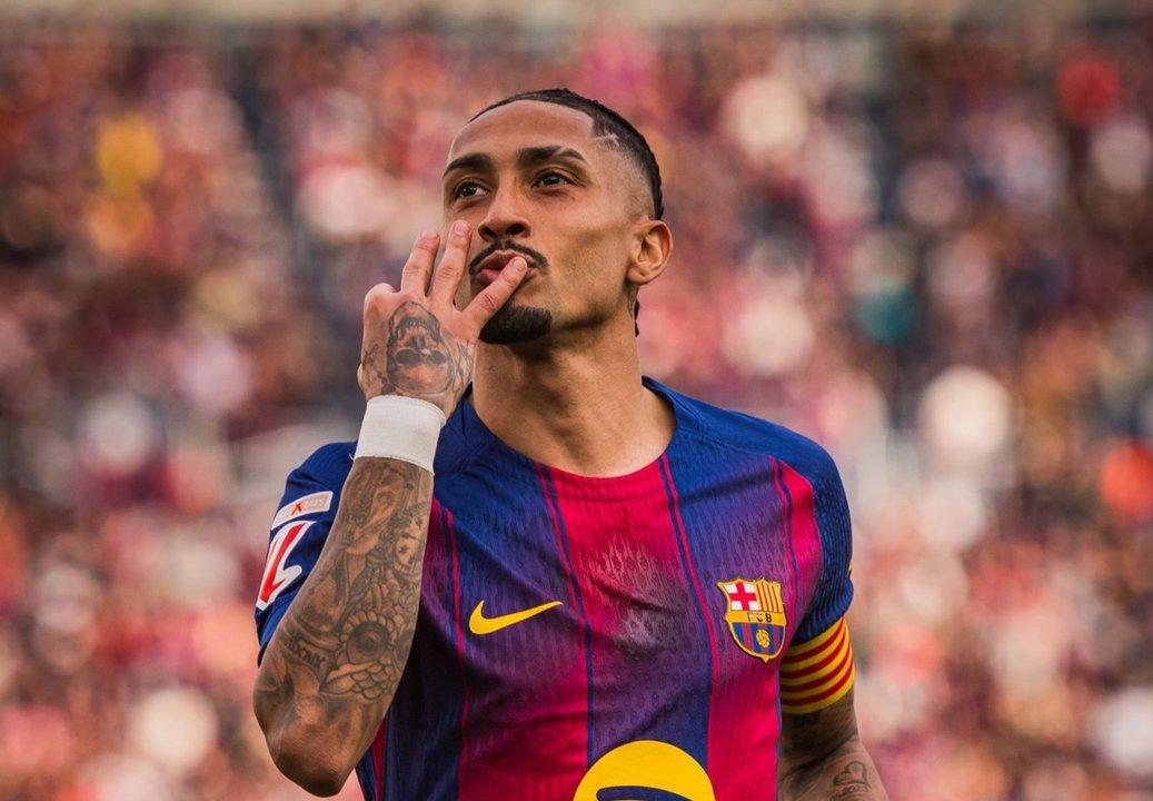 El Barcelona goleoacute 5-2 al Sevilla y se afianza como liacuteder de LaLiga de Espantildea