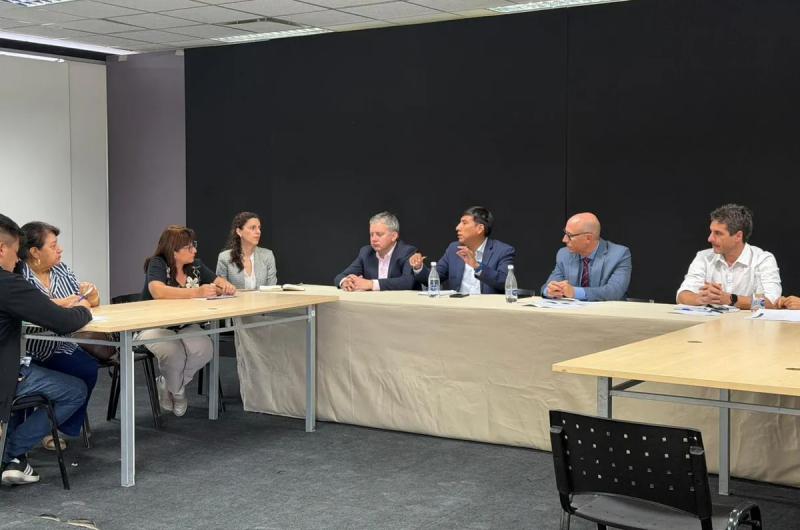 El Gobierno adelantariacutea el aumento salarial a estatales 4-en-porciento- en marzo