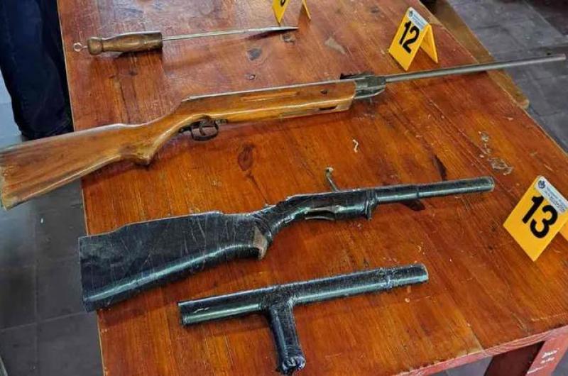 Galpones de la Tupac Katari hallaron una granada y un arsenal de armas