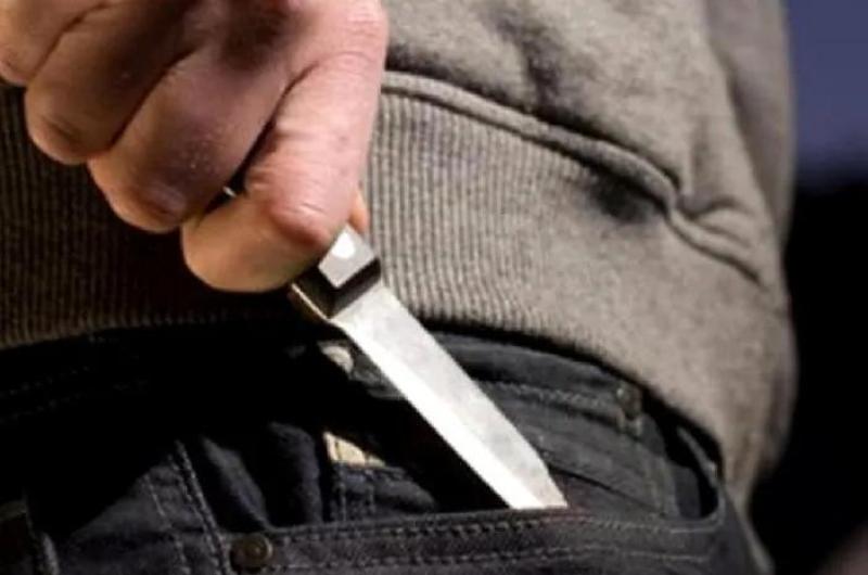 Un joven fue apuntildealado en violento asalto en Ciudad de Nieva