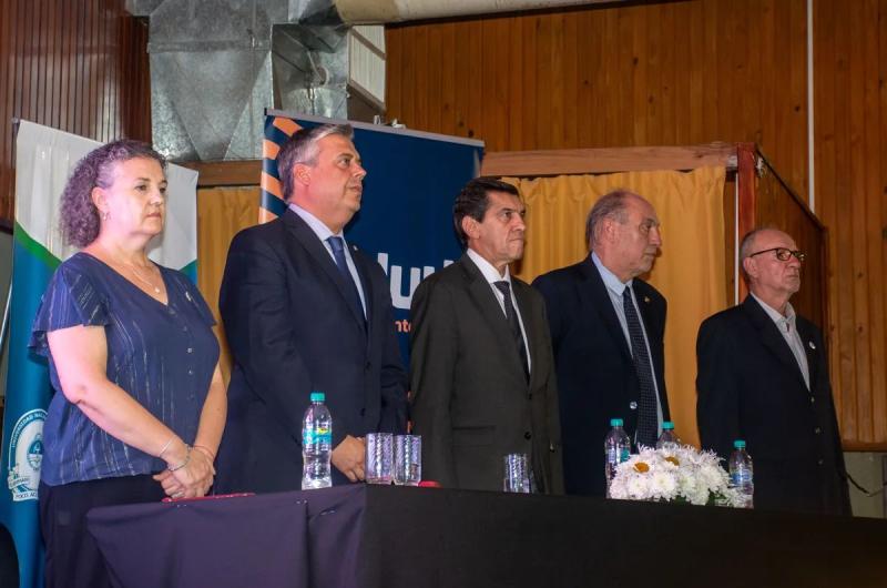 Un paso trascendental para formar meacutedicos comprometidos con la salud de su pueblo