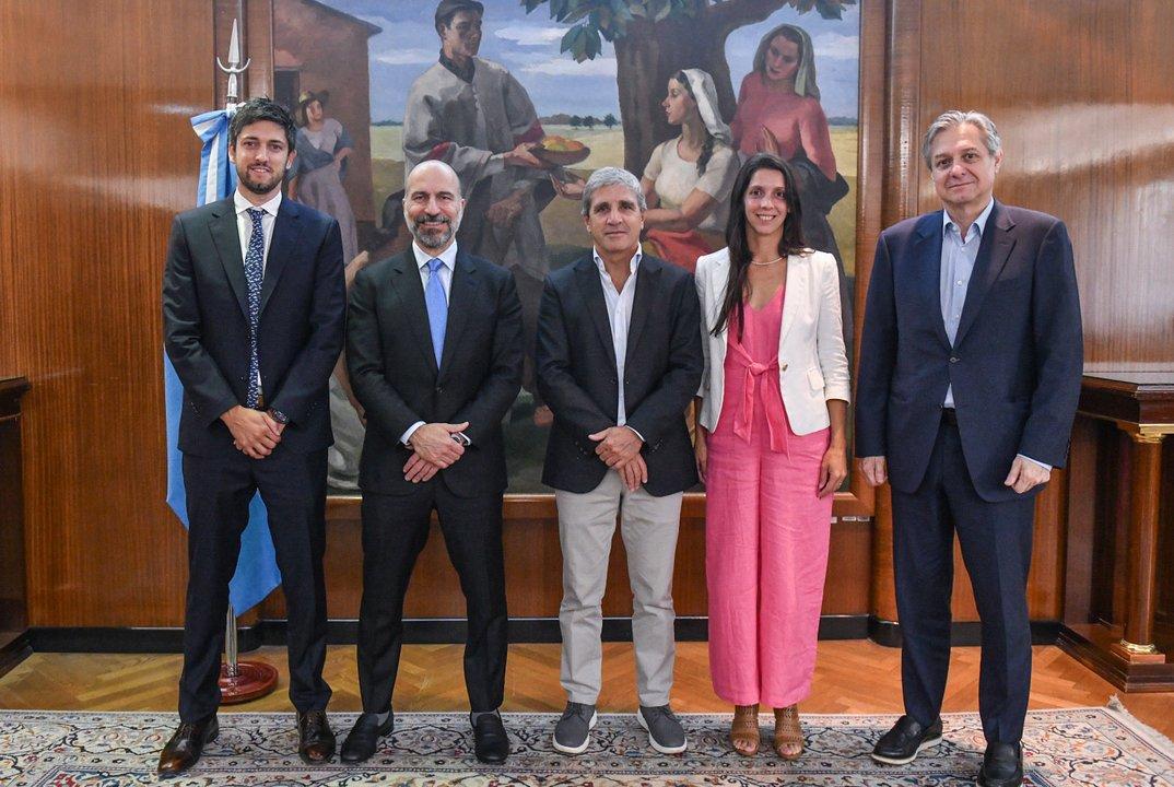 Luis Caputo anuncioacute una inversioacuten de Uber por US500 millones