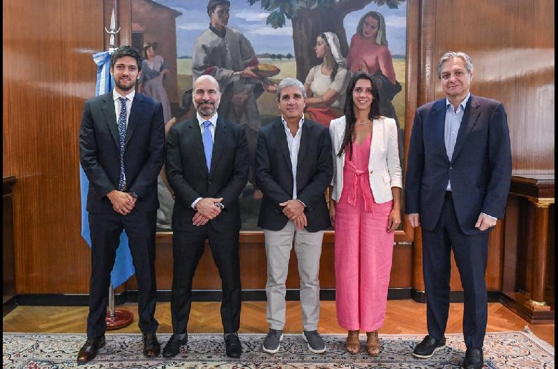 Luis Caputo anuncioacute una inversioacuten de Uber por US500 millones