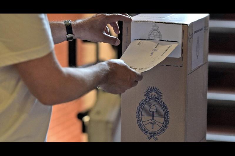 El Gobierno busca acelerar la reforma electoral y negocia cambios en las PASO