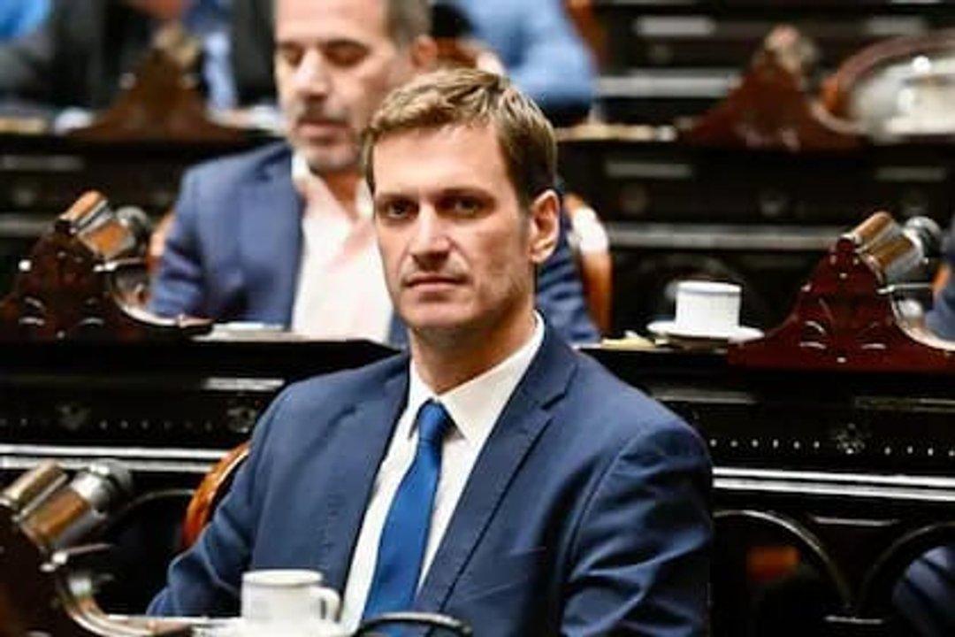 Insoacutelito- diputado del PRO comproacute un rifle de aire comprimido por Internet e hizo saltar las alarmas del Congreso