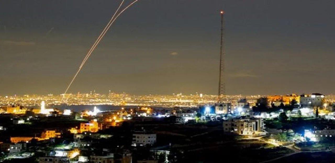 Arabia Saudita intercepta 8 misiles dirigidos a Riad restos de uno de ellos caen cerca de una refineriacutea