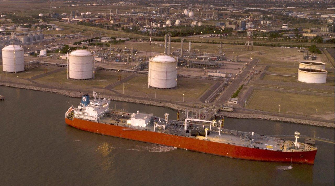 Presentan proyecto de grandes inversiones por USD 360 millones para petroacuteleo y gas natural