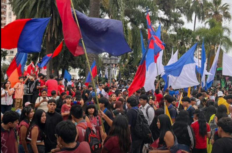 Masivo banderazo en la Ciudad de La Promo 2026