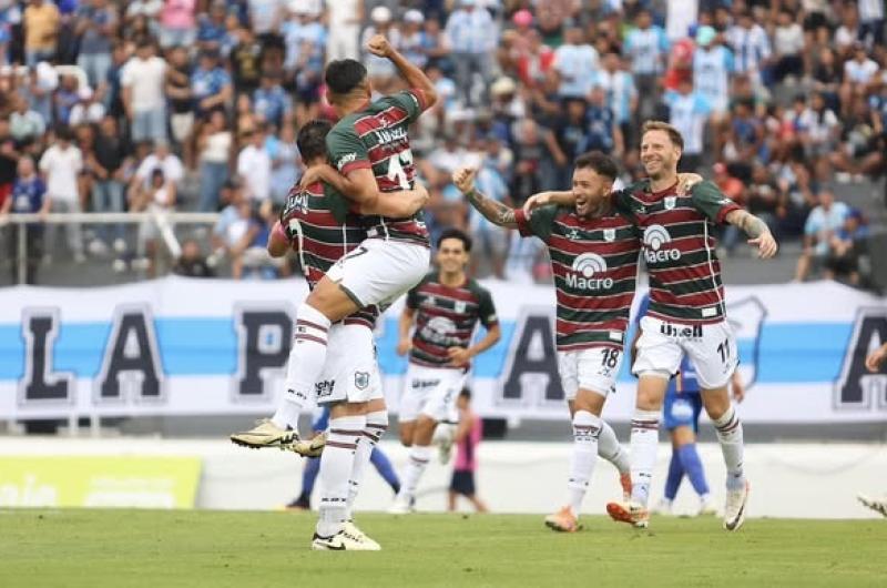 Gimnasia visita a Tristaacuten Suaacuterez en busca del mejor resultado