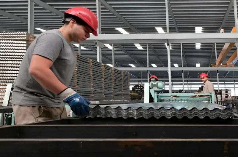 Seguacuten el INDEC- La economiacutea en argentina crecioacute 44-en-porciento- en 2025 