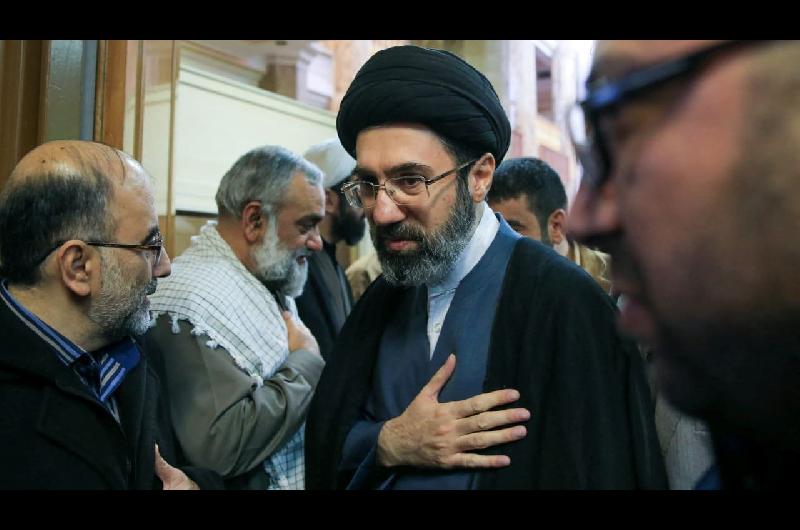 La televisioacuten de Iraacuten difundioacute un video de Mojtaba Jamenei tras las especulaciones sobre su salud