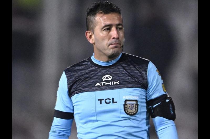 Otro escaacutendalo en la AFA- el aacuterbitro Lobo Medina en la mira por manipulacioacuten de resultados