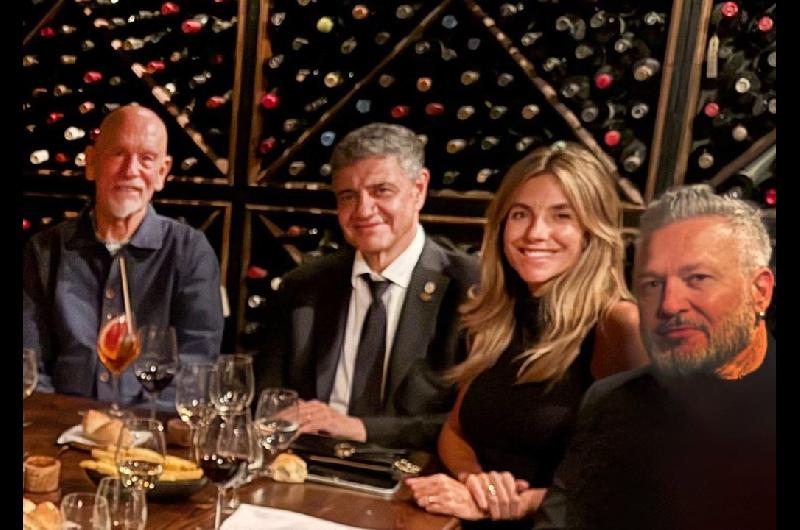 El actor John Malkovich compartioacute una cena con Jorge Macri en una parrilla en Palermo