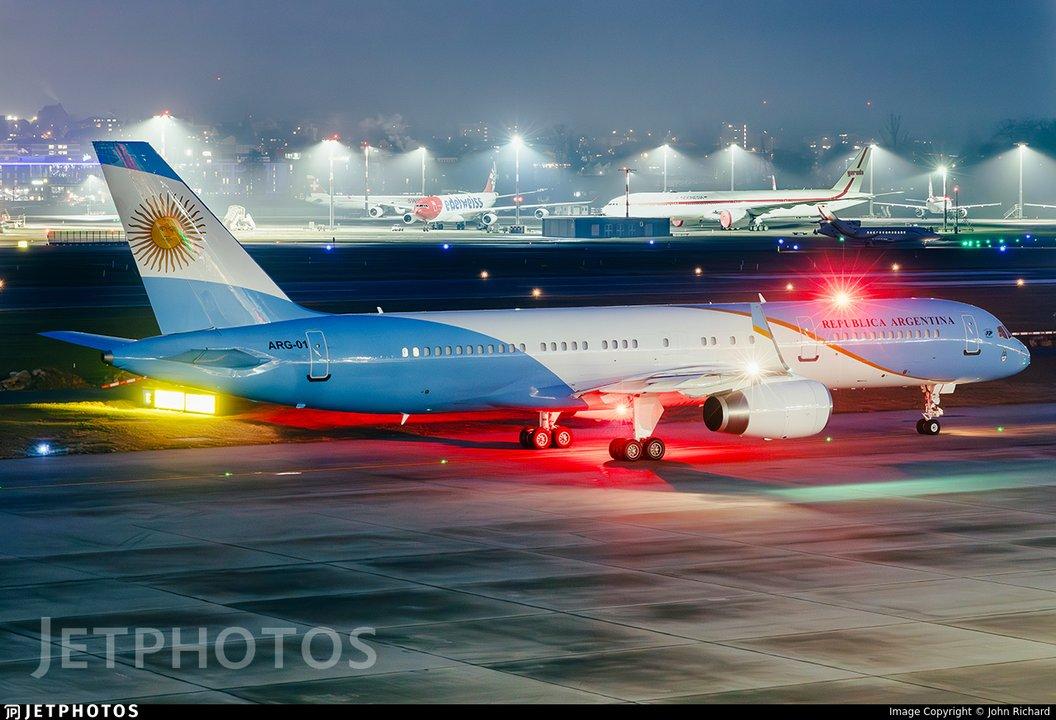 Milei ya viaja hacia Buenos Aires tras su actividad en Budapest