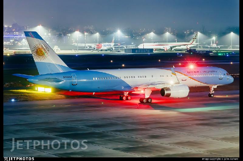 Milei ya viaja hacia Buenos Aires tras su actividad en Budapest