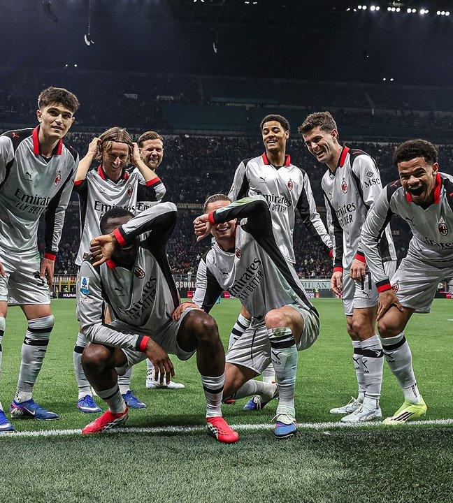 Milan superoacute a Torino en San Siro y se acerca al Inter en la Serie A