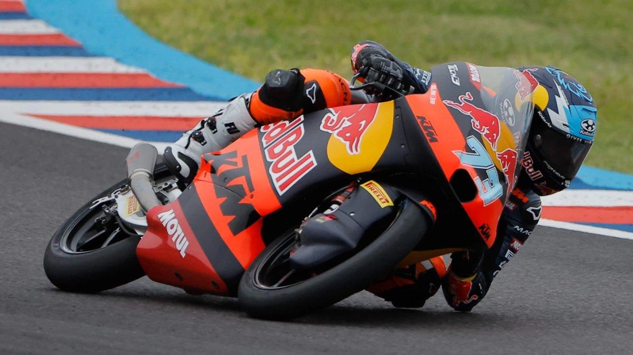 Valentiacuten Perrone clasificoacute segundo y Marco Morelli quinto en la qualy de Moto3 en Goiacircnia