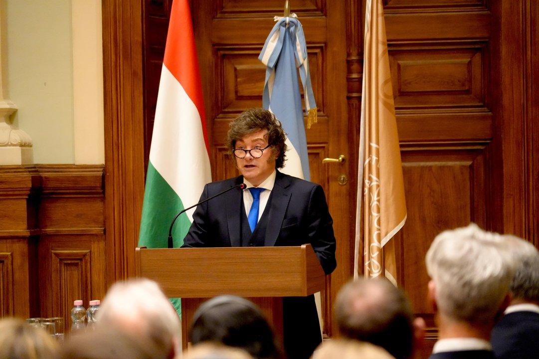 Milei defendioacute su plan para Argentina en su visita a Hungria 