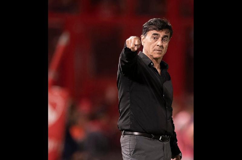 El claacutesico de Avellaneda definiraacute el destino de Quinteros en Independiente