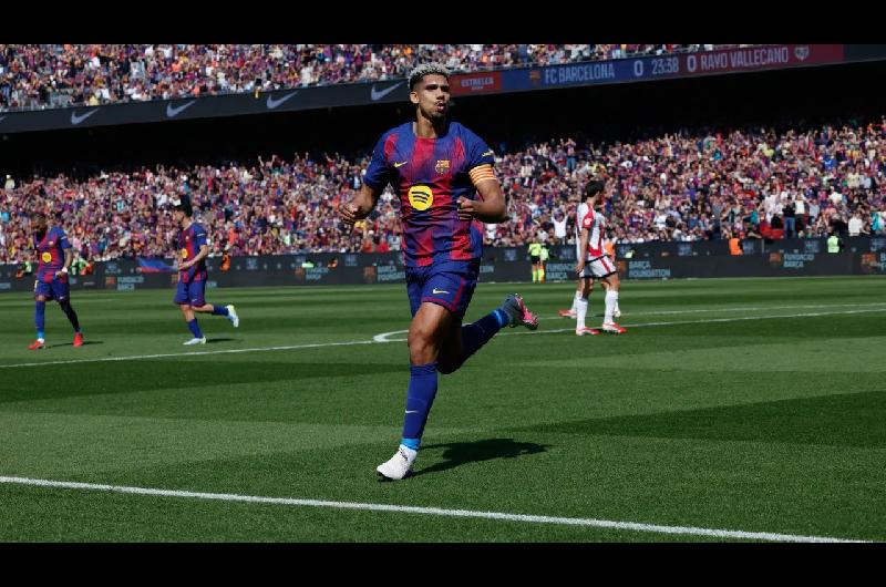 El Barcelona le ganoacute con lo justo al Rayo Vallecano y dio un gran paso en la buacutesqueda del tiacutetulo en LaLiga de Espantildea