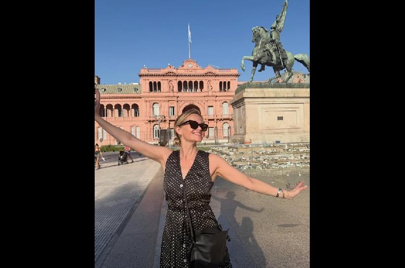 Reese Witherspoon entre la Casa Rosada Plaza de Mayo y el Malba