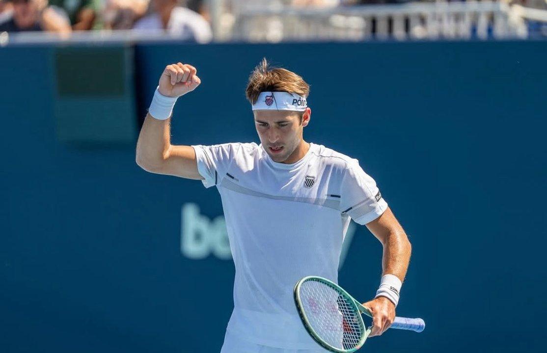 Tomaacutes Etcheverry sigue ganando y estaacute en octavos de final del Masters 1000 de Miami