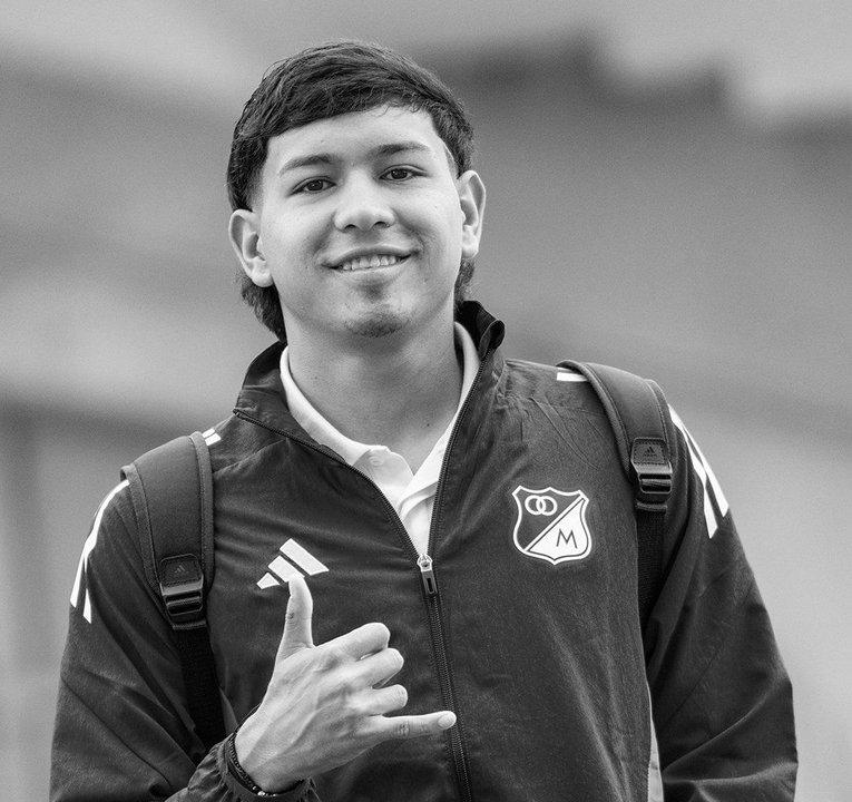 Tristeza en Colombia- murioacute un futbolista de 18 antildeos tras desplomarse en pleno partido