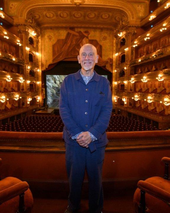 El actor John Malkovich visitoacute el Teatro Coloacuten antes de su presentacioacuten en Buenos Aires
