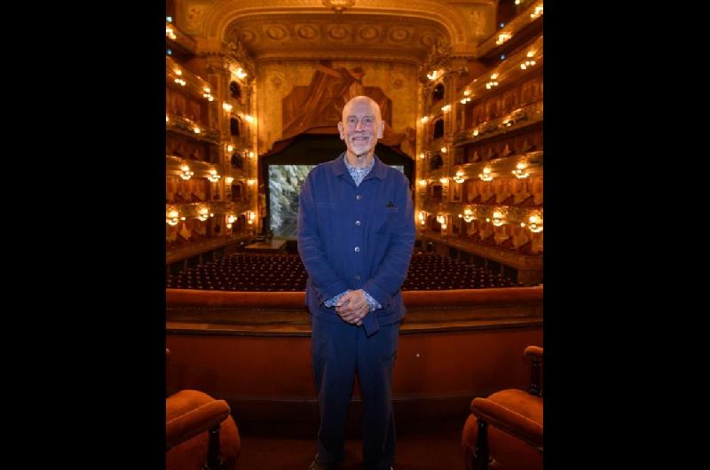 El actor John Malkovich visitoacute el Teatro Coloacuten antes de su presentacioacuten en Buenos Aires