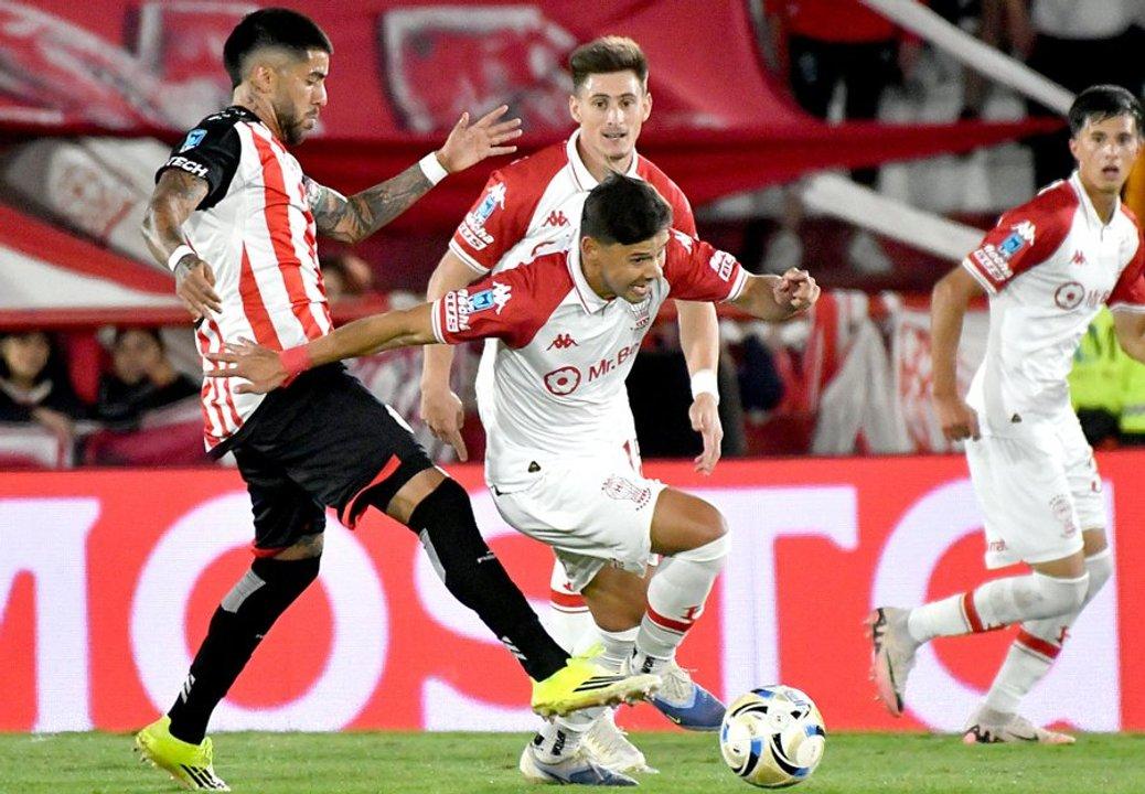 Con poleacutemicas Barracas Central y Huracaacuten no se sacaron ventajas por el Torneo Apertura