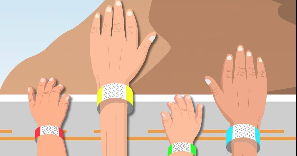 Pulseras identificatorias en Punta Corral