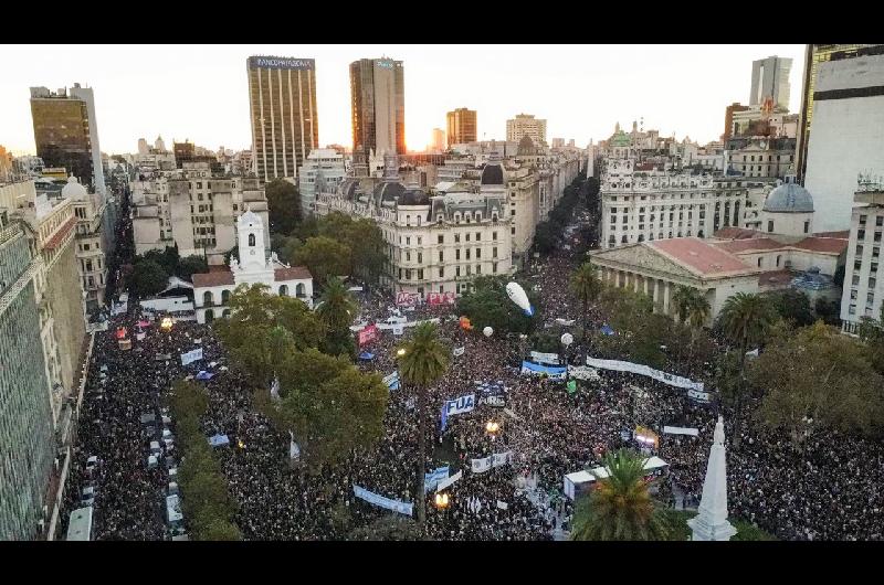 Agrupaciones de Derechos Humanos poliacuteticas y sindicales marchan este martes en todo el paiacutes a 50 antildeos del Golpe