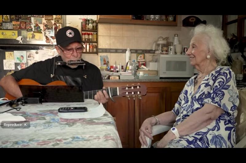 Leoacuten Gieco cantoacute ldquoLa Memoriardquo con la presencia de Estela de Carlotto