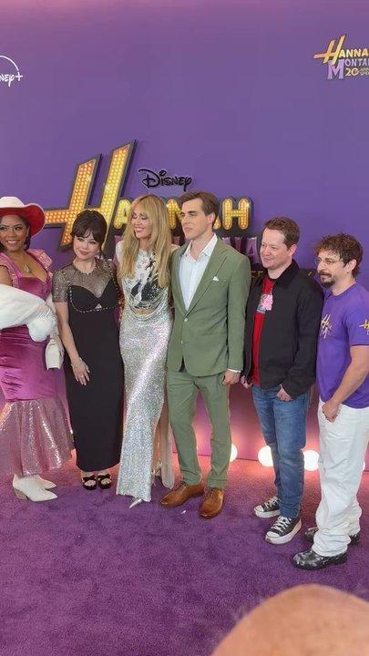 20 antildeos de Hannah Montana- el reencuentro del elenco en la alfombra roja