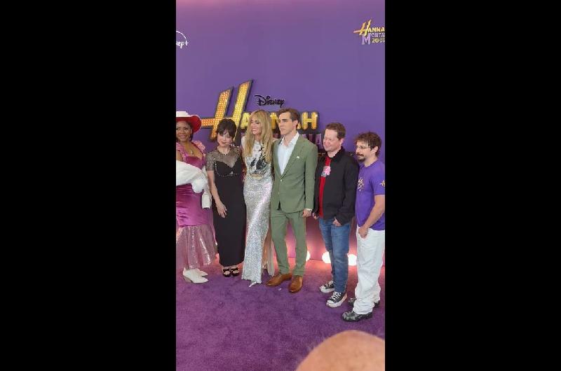 20 antildeos de Hannah Montana- el reencuentro del elenco en la alfombra roja