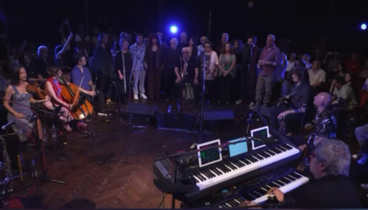 Artistas argentinos lanzaron Razoacuten de vivir un homenaje a Viacutector Heredia