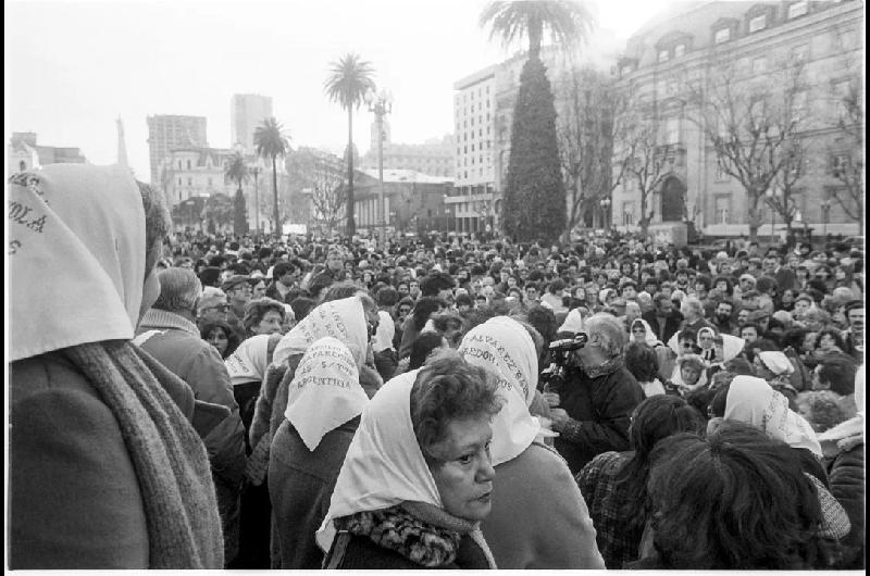 A 50 antildeos del golpe los famosos se expresaron en redes con mensajes por la memoria