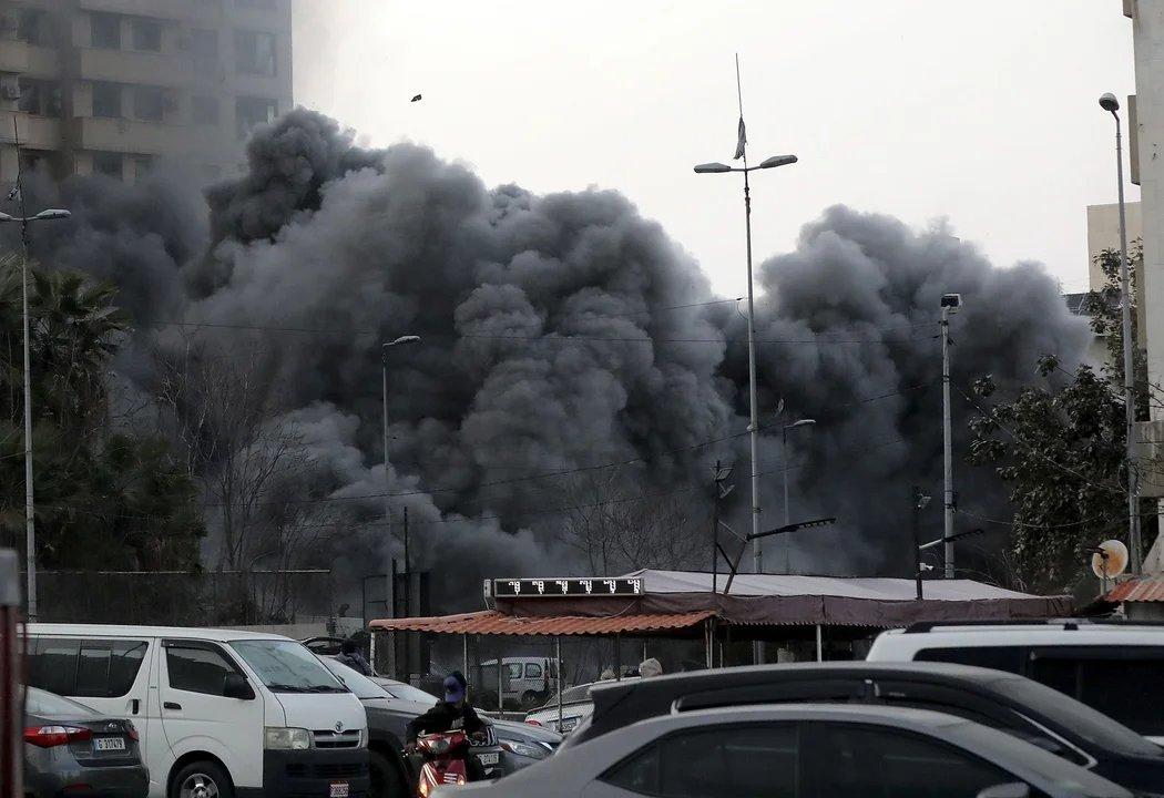 Liacutebano ordena la salida del embajador iraniacute Hezbolaacute condena la medida