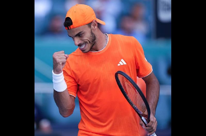 Francisco Ceruacutendolo sumoacute un gran triunfo ante Hubert y se metioacute en cuartos del Masters de Miami