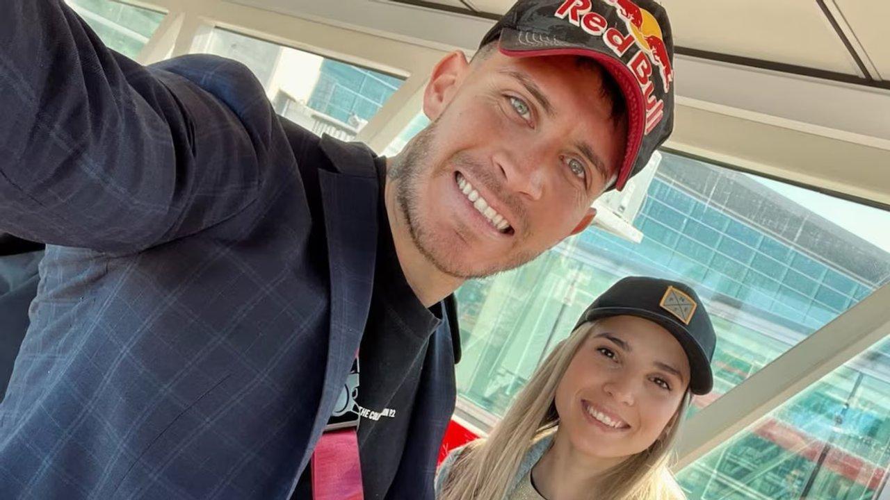 Queacute es ldquoLove is Blindrdquo el reality donde se conocieron Santiago Martiacutenez y Emily Ceco