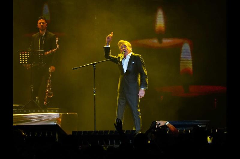 Ricardo Montaner se reencontroacute con su puacuteblico en Costa Rica 