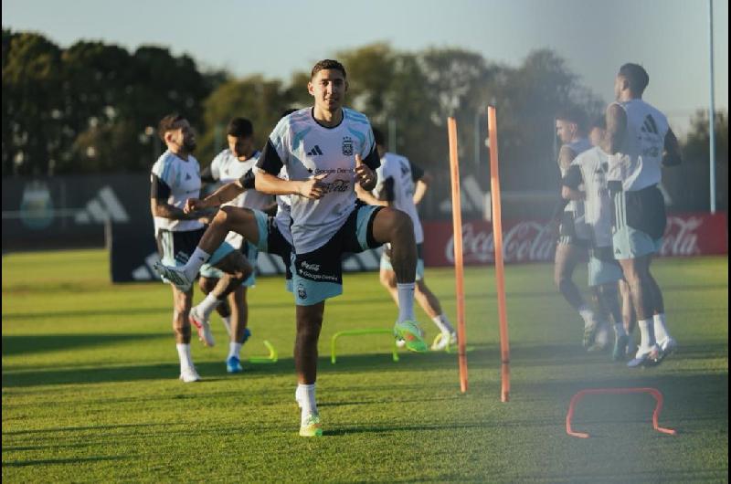 La Seleccioacuten argentina completoacute su segundo entrenamiento en el predio de Ezeiza