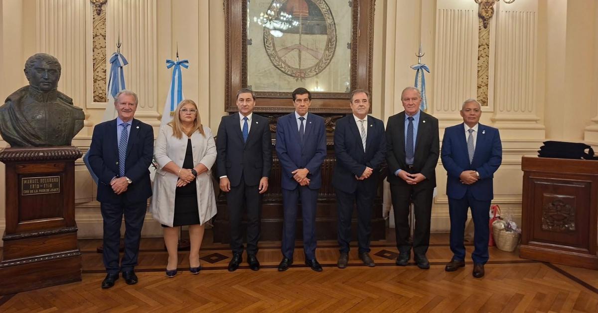 Los vicegobernadores realizaron una visita al gobernador Sadir 