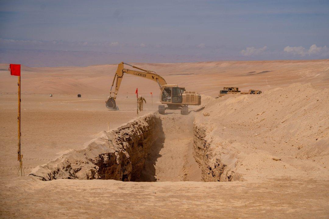Coacutemo es el muro que construye Chile en la frontera norte para frenar la inmigracioacuten ilegal