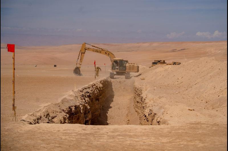 Coacutemo es el muro que construye Chile en la frontera norte para frenar la inmigracioacuten ilegal