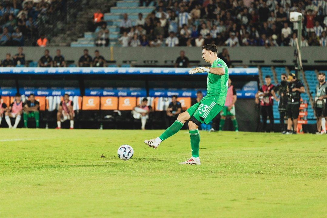 El Dibu Martiacutenez la figura argentina en un partido con poco brillo ante Mauritania